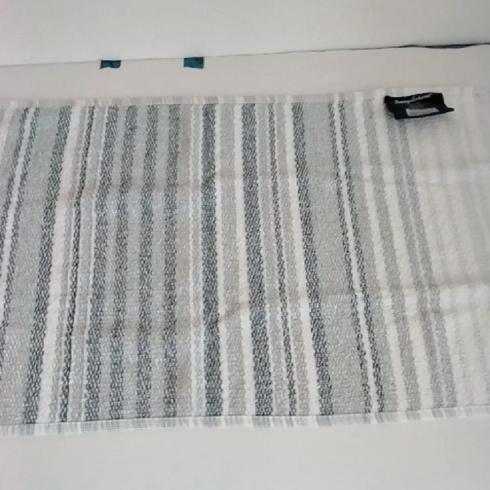 Tommy Bahama Navy and White Small Towels